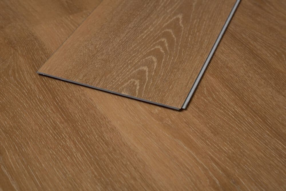 CLEARANCE LOT ENGLISH OAK BFCore  SPC FLOORING UKS19010  15 M²