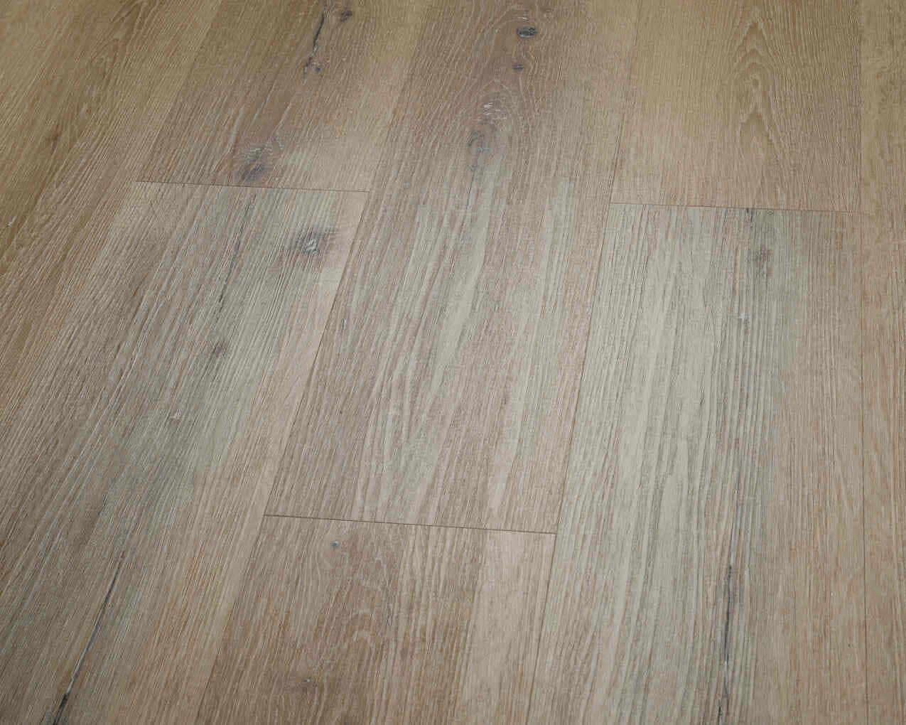 LIGHT PATTERNED OAK BFCore   SPC  FLOORING UKS19012