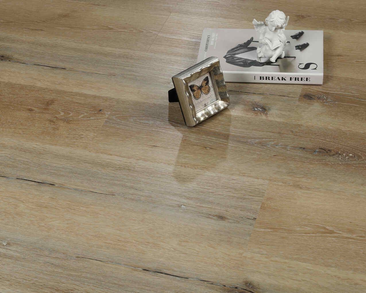 LIGHT PATTERNED OAK BFCore   SPC  FLOORING UKS19012
