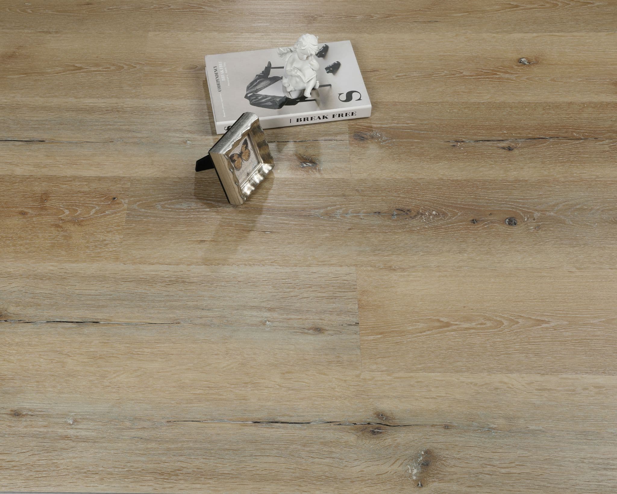 SPC LIGHT PATTERNED OAK UKS19012 SAMPLE
